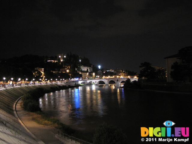 SX19491 Ponte Pietra at night, Verona, Italy